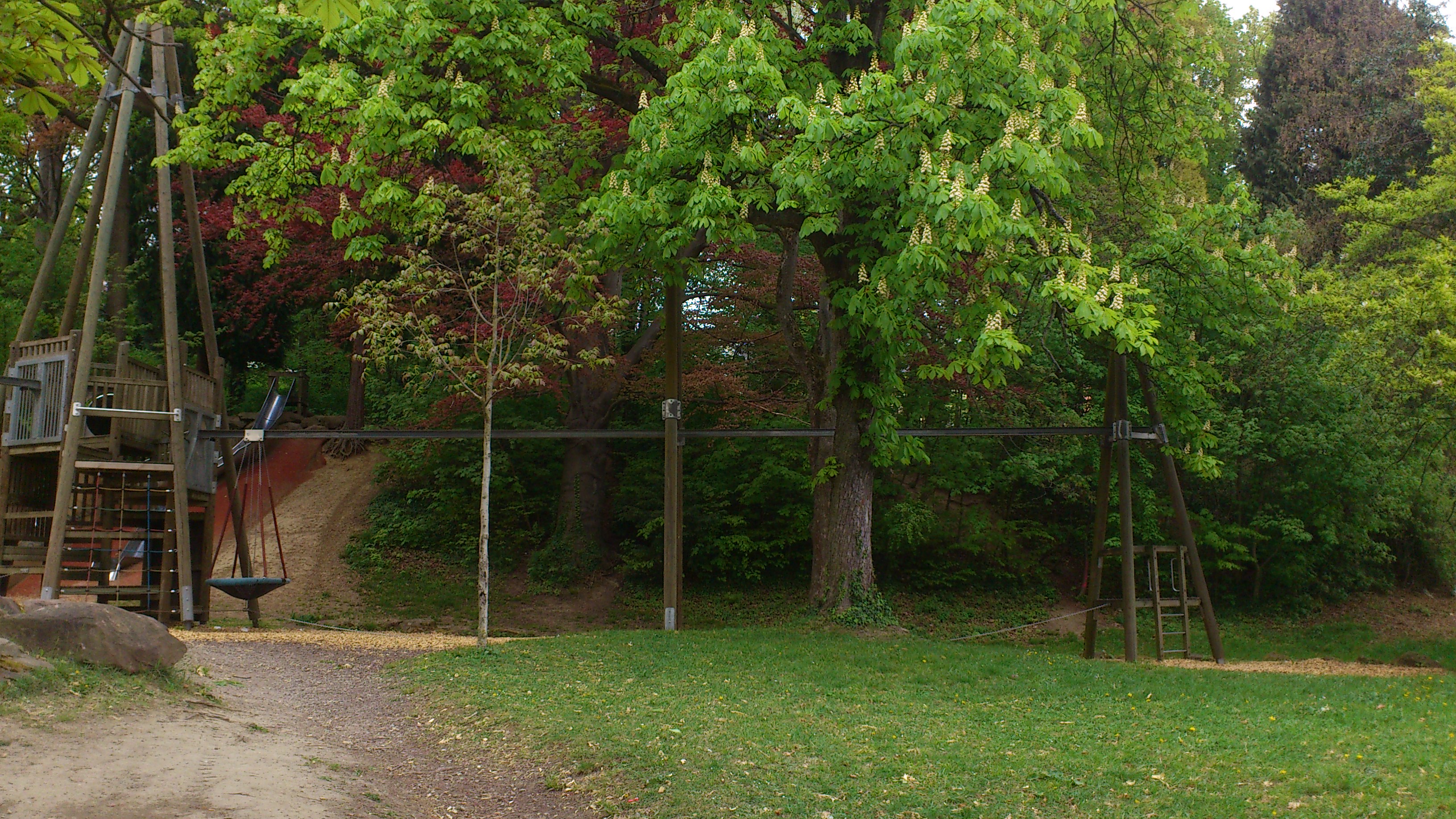 Wildergrundpark Maihälden - Spielplatz heute mit naturnahen Spielgeräten
